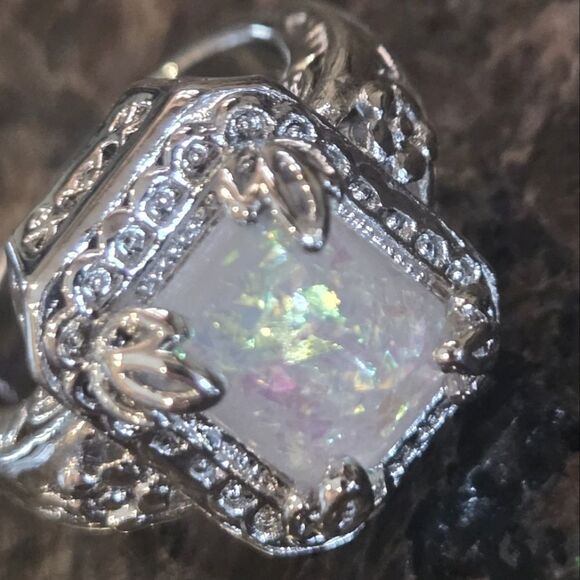 Silvertone Faux Opal Ring Size 7 NWT - Picture 2 of 5